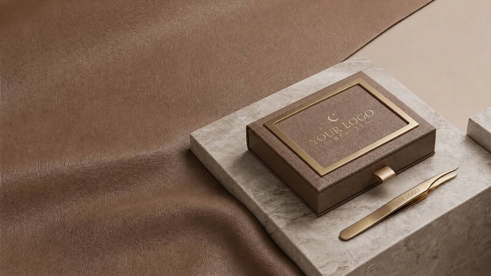 Custom private-label eyelash packaging and trays