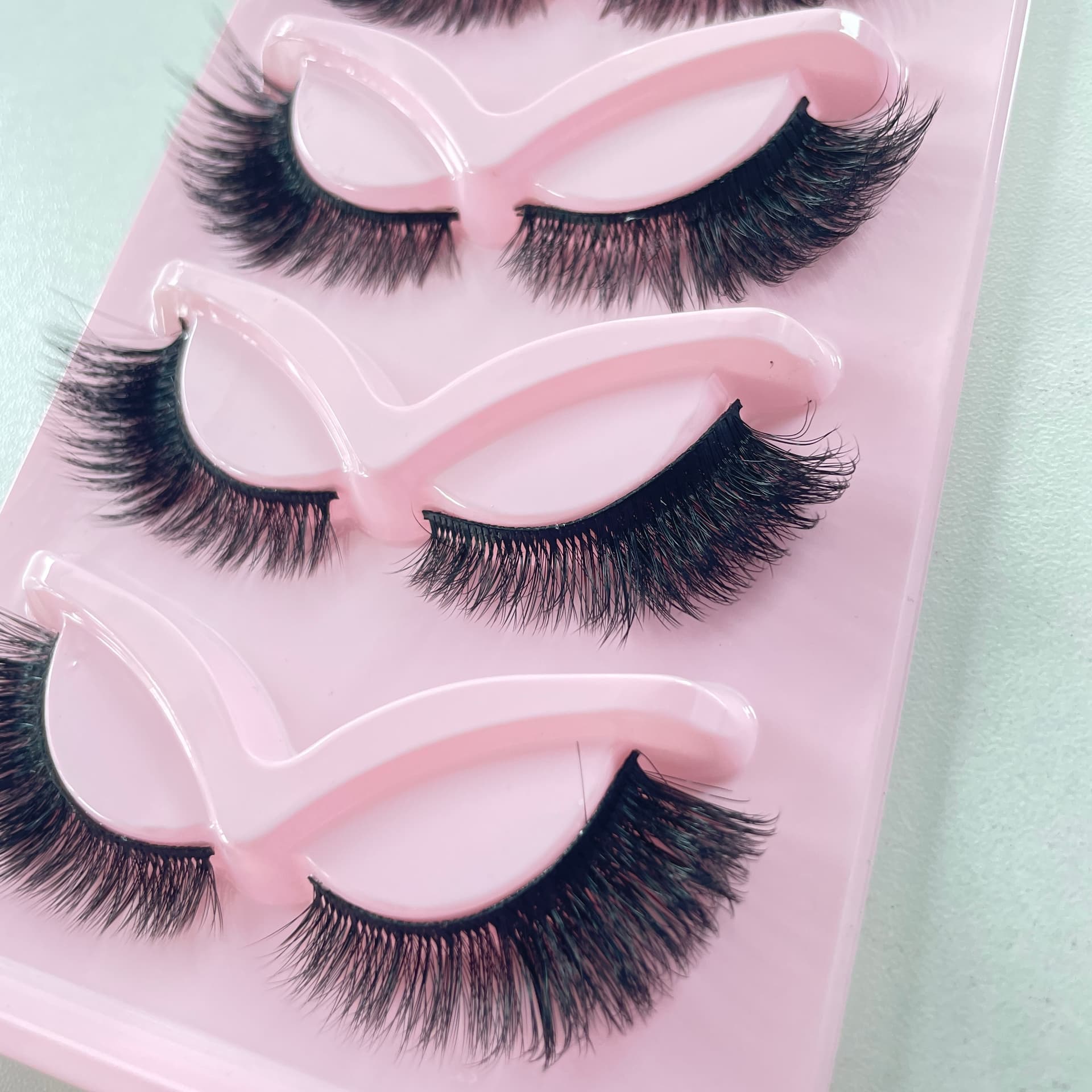 Cat-eye style with elongated tail part - 25L