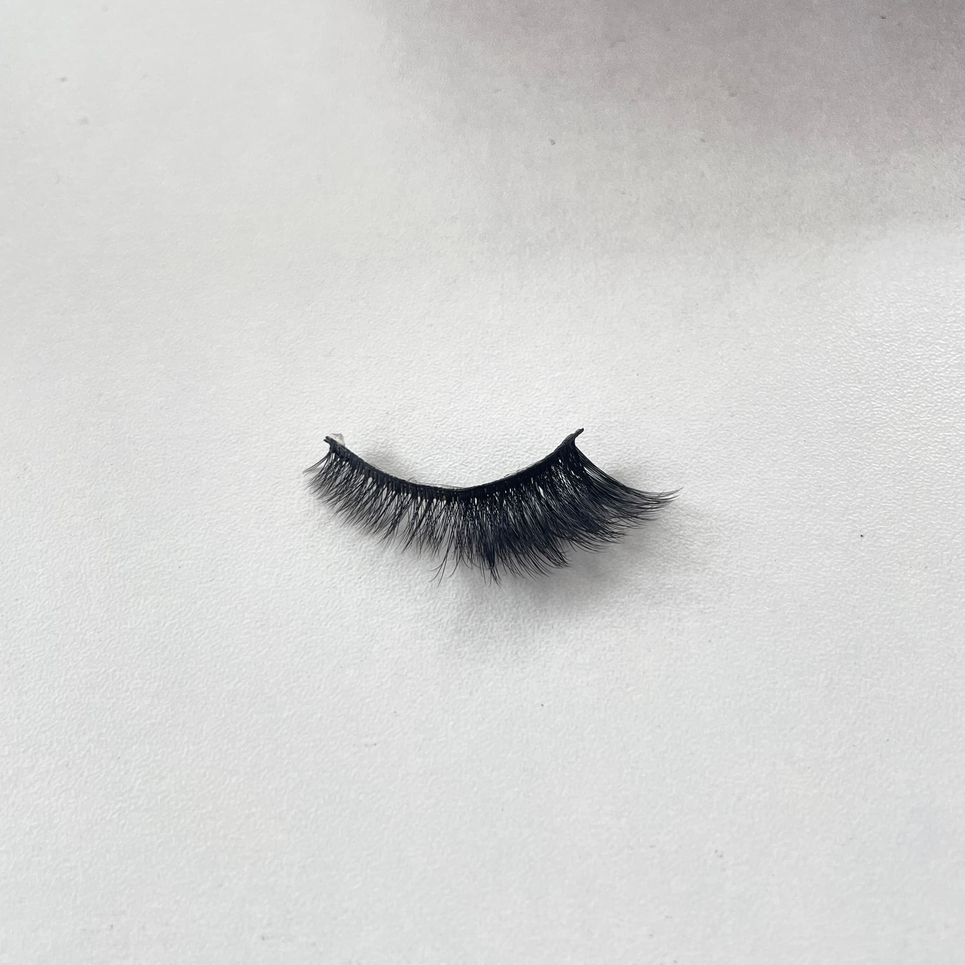 Eye-tip lengthened cat-eye style - 27L